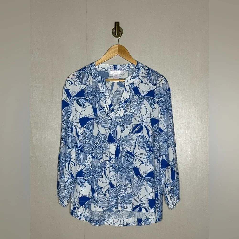 Steff‎ Parker Blue White Floral Rayon Blouse V Neck Tie Front M - Picture 2 of 5